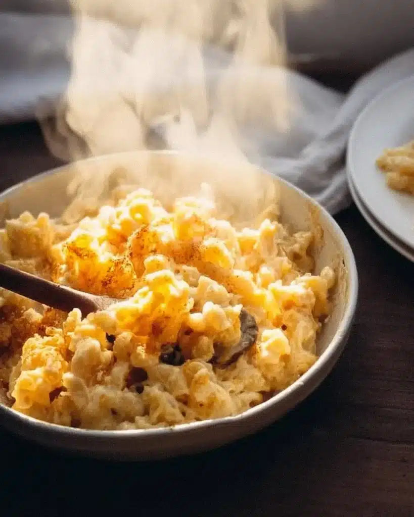 Delicious smoked mac and cheese topped with crispy bacon and herbs.